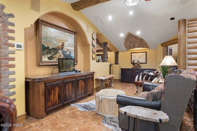 Upstairs Living Space | Image 4