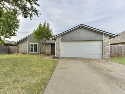 2028 Summer Way Ln, Edmond, OK, 73013-2856 | Card Image