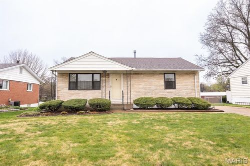 108 S Embassy Dr, Fairview Heights, IL, 62208-2207 | Card Image