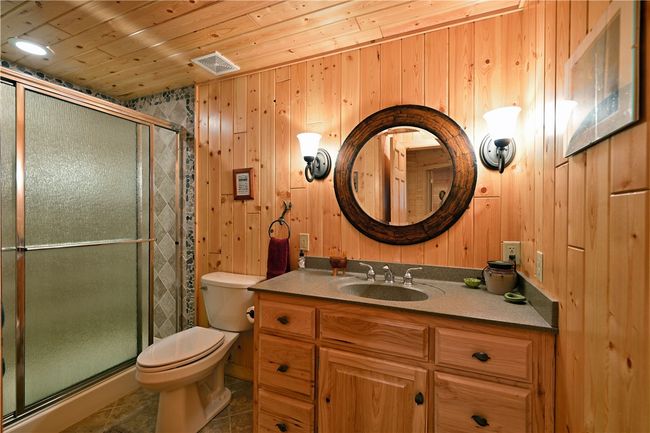 Lower level bath | Image 34