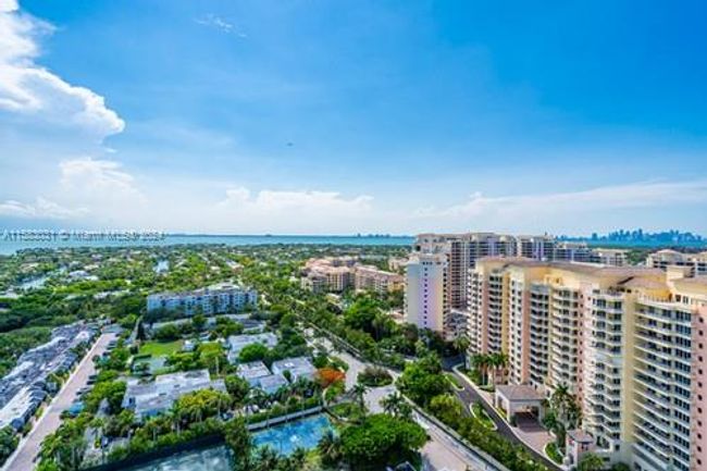 APT-23B - 881 Ocean Dr, Condo with 2 bedrooms, 2 bathrooms and null parking in Key Biscayne FL | Image 21