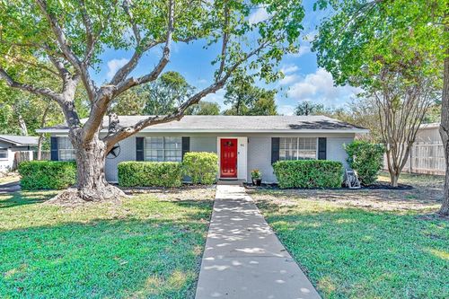 911 Fairway Rd, Woodway, TX, 76712-3311 | Card Image