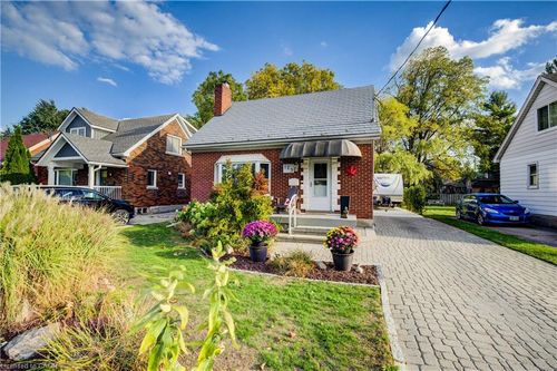 129 Talbot St, Kitchener, ON, N2M2B2 | Card Image