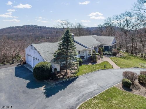 758 Ridge Road Ter, Kinnelon, NJ, 07405-2169 | Card Image