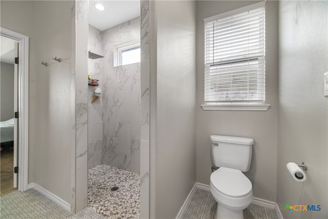211 Amberglow Ct, House other with 3 bedrooms, 2 bathrooms and null parking in Victoria TX | Image 10