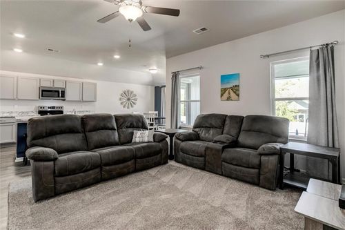 1011 Redbud Dr, Paola, KS, 66071 | Card Image