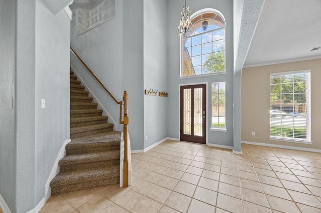 Grand 2 story entry! | Image 5