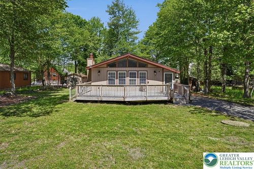 1739 Rolling Hills Dr, Tobyhanna, PA, 18466-3662 | Card Image