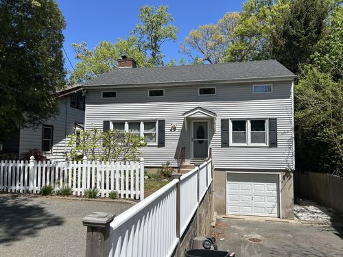 260 Laurel Rd, E Northport, NY, 11731-1120 | Card Image