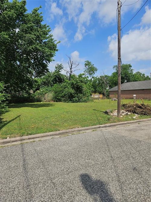 3403 Castor St, Houston, TX, 77022-5125 | Card Image