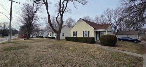 5016 W 51st St, Roeland Park, KS, 66205-1210 | Card Image