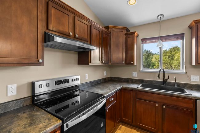 1313 W Creekside Dr, House other with 5 bedrooms, 3 bathrooms and null parking in Brandon SD | Image 11