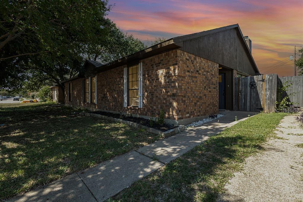 Stonehenge Dr, Grand Prairie, TX 75052