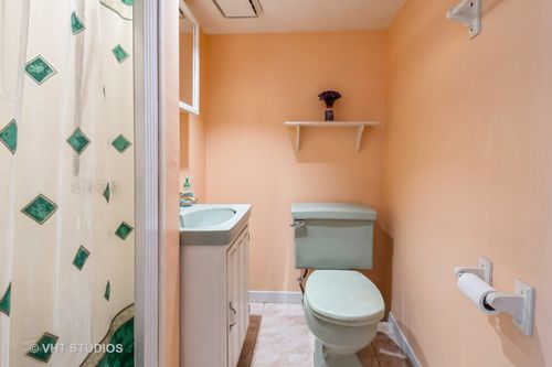 18745 Queens Rd, Homewood, IL, 60430-4121 | Card Image