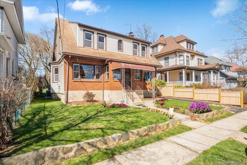 18 Faneuil Place, New Rochelle, NY, 10801 | Card Image