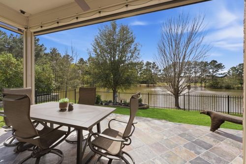 207 Arabian Dr, The Woodlands, TX, 77382-1827 | Card Image