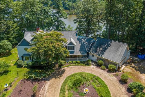 8218 Hell Neck Rd, Gloucester, VA, 23061-2528 | Card Image