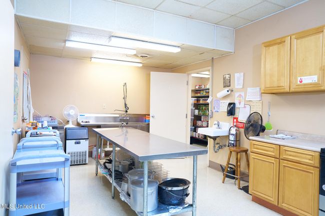 Kitchen | Image 13