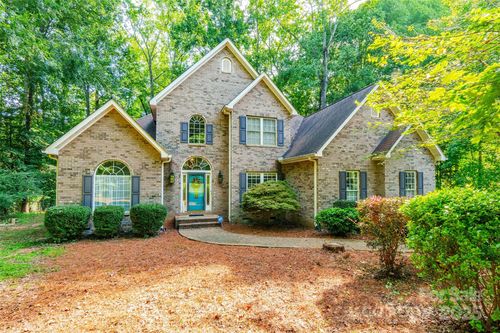 321 Forbes Ct, Lake Wylie, SC, 29710-6051 | Card Image