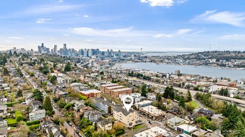 227-2350 10th Ave E, Seattle, WA, 98102-4075 | Card Image