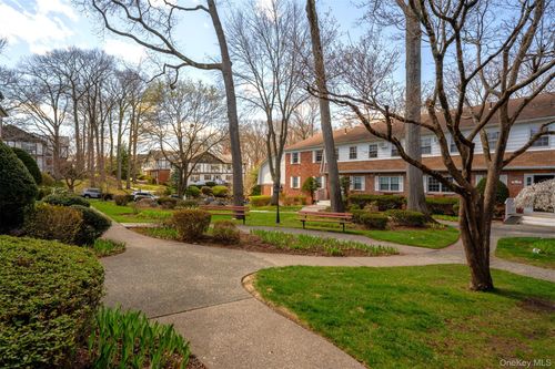 68-68 Parkside Dr, Suffern, NY, 10901-7828 | Card Image