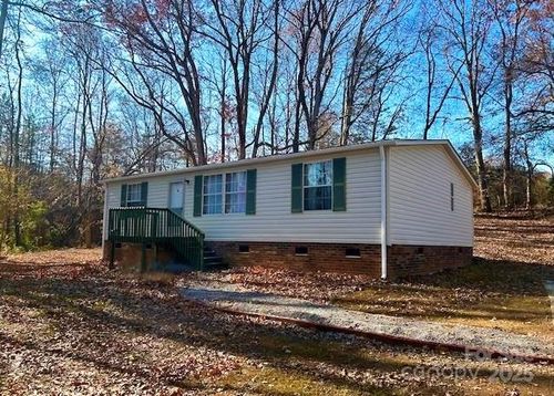 3355 Stony Brook Cir, Newton, NC, 28658-8720 | Card Image