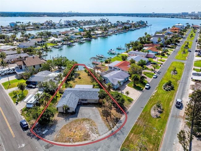 11465 7 Th St E, House other with 2 bedrooms, 2 bathrooms and null parking in Treasure Island FL | Image 6