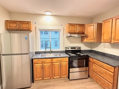 69 South St, Hartford, CT, 06114-2642 | Card Image