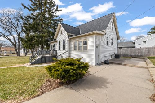 224 W Martin Ln, Milwaukee, WI, 53207-4958 | Card Image