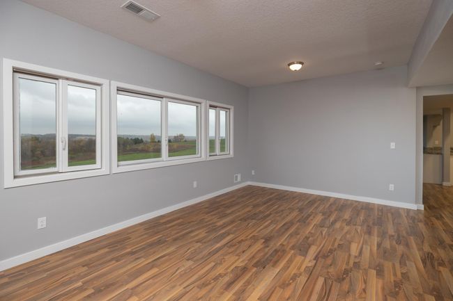 Living Room Empty | Image 21