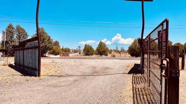 1613 W San Antonio St, House other with 4 bedrooms, 3 bathrooms and 3 parking in Marfa TX | Image 4