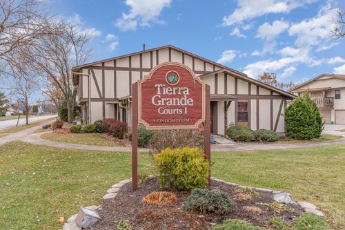 225-4143 192nd Ct, Country Club Hills, IL, 60478-5861 | Card Image