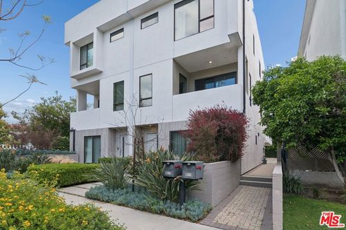 4218 Gentry Ave, Studio City, CA, 91604-2074 | Card Image