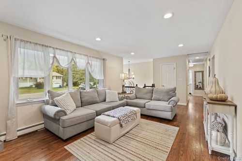 7 Locust Rd, Ossining, NY, 10562-2506 | Card Image