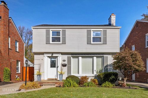 2158 Lennon St, Grosse Pointe Woods, MI, 48236-1658 | Card Image