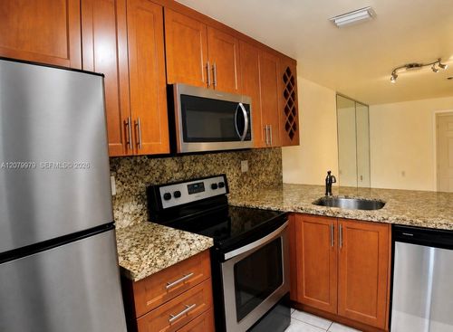 38i-7980 Nw 10th St, Miami, FL, 33126-6108 | Card Image