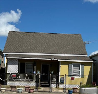 2204 Avenue O, House other with 3 bedrooms, 1 bathrooms and null parking in Galveston TX | Image 1