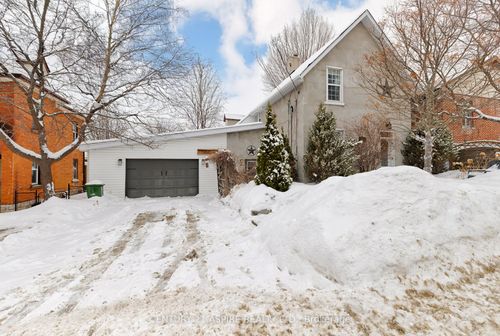 231 Hunter St, Pembroke, ON, K8A2P1 | Card Image