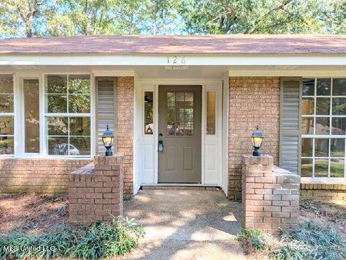 126 Woodgate Dr, Brandon, MS, 39042-2178 | Card Image