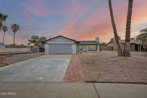 2577 E Sweetwater Ave, Phoenix, AZ, 85032-6926 | Card Image