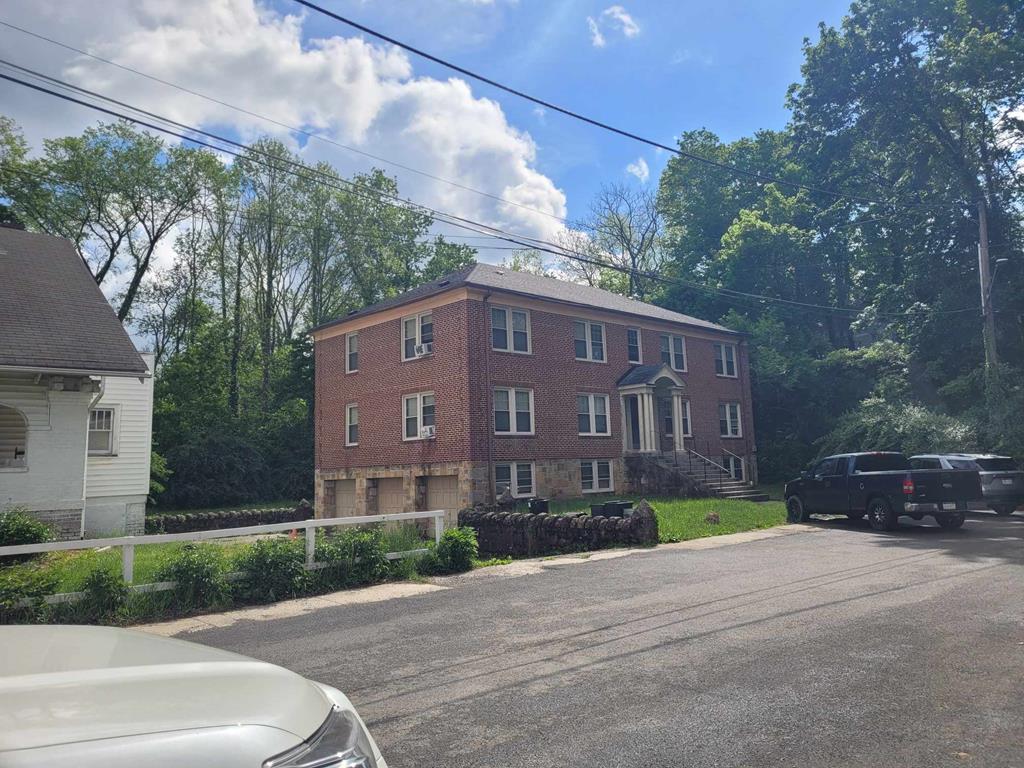 1915 Vineyard St, Bluefield, WV 24701