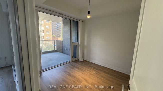 215 - 21 Park St E, Condo with 2 bedrooms, 2 bathrooms and null parking in Mississauga ON | Image 10