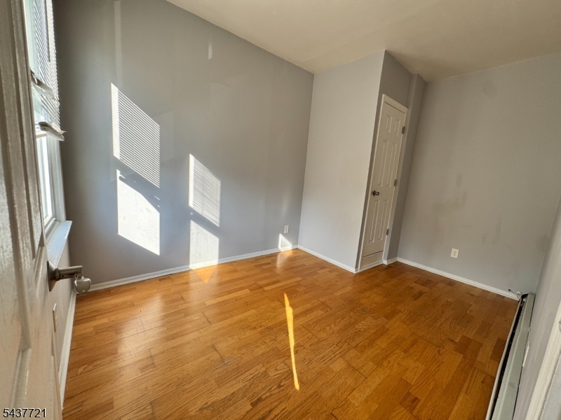 Residential Lease in Linden City 5