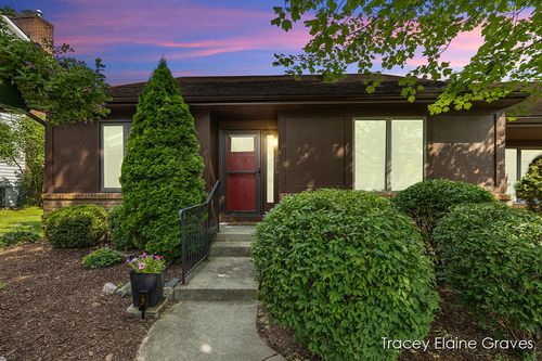 bldg-20-6305 Greenway Dr Se, Grand Rapids, MI, 49546-7021 | Card Image