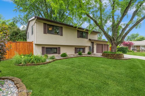 969 Camelot Pl, Crystal Lake, IL, 60014-8865 | Card Image