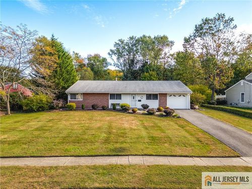 10 Tyndall Rd, KENDALL PARK, NJ, 08824-1110 | Card Image