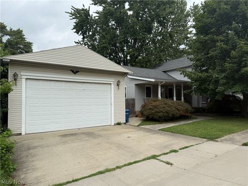631 Mill Ave, Amherst, OH, 44001-2226 | Card Image
