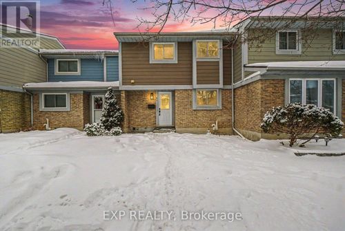 61-2336 Orient Park Dr, Ottawa, ON, K1B4N5 | Card Image