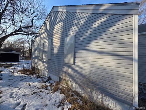 19195 Dresden St, Detroit, MI, 48205-2126 | Card Image