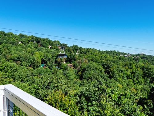 1839 Zurich Ct, Gatlinburg, TN, 37738-4530 | Card Image